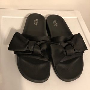 Mossimo Supply Co Bow Slip on Sandal - Size 9